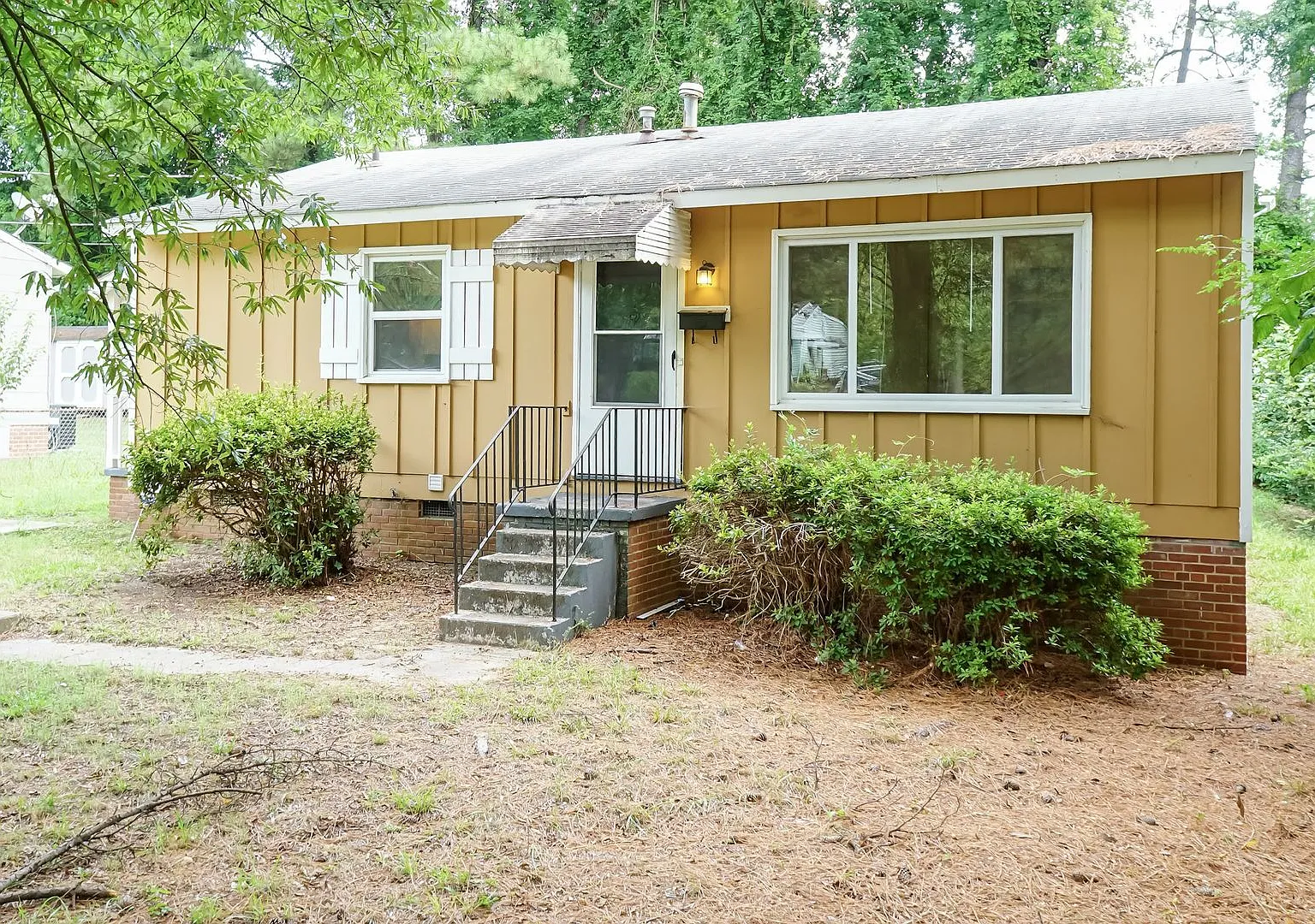 Three Bedroom Home! — Photo 3
