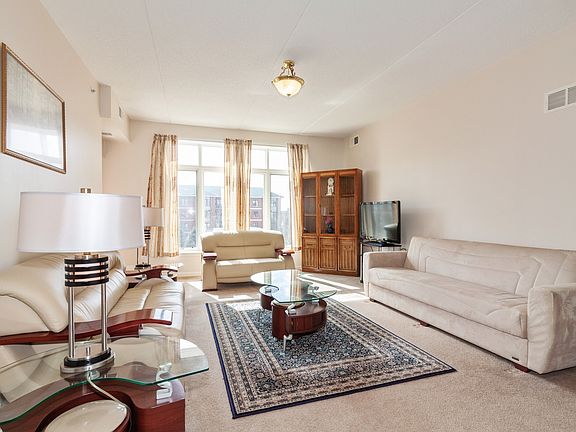 4th image of 845 E 22nd St APT 317