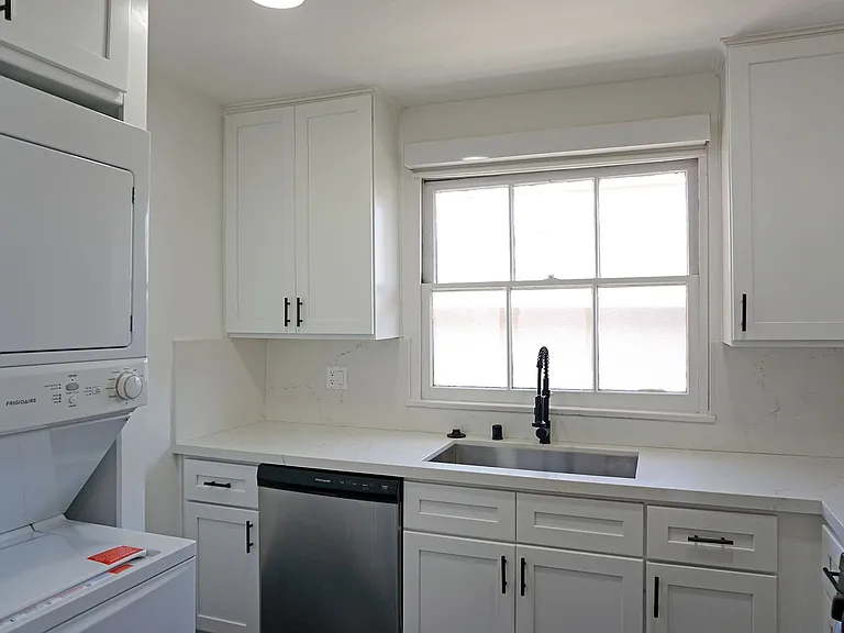 1132-1142 Princeton Street — Photo 7