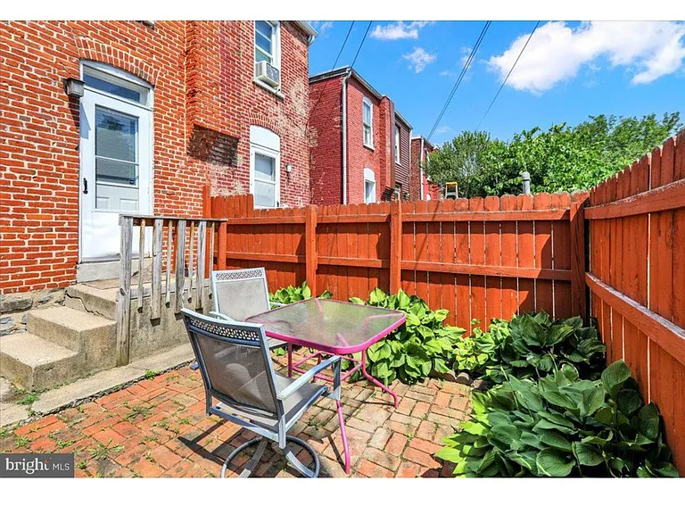 409 N Cherry St — Photo 14
