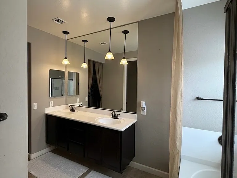 9423 W Oregon Ave — Photo 2
