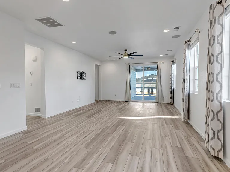 4007 Castle Vista Ln — Photo 20