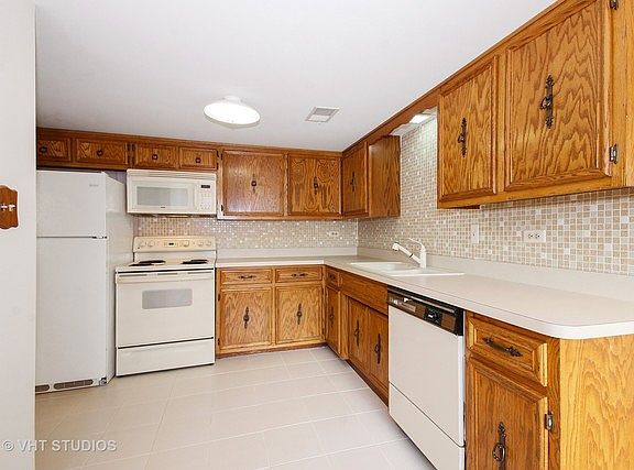 4th image of 5407 W 129th Pl #1106