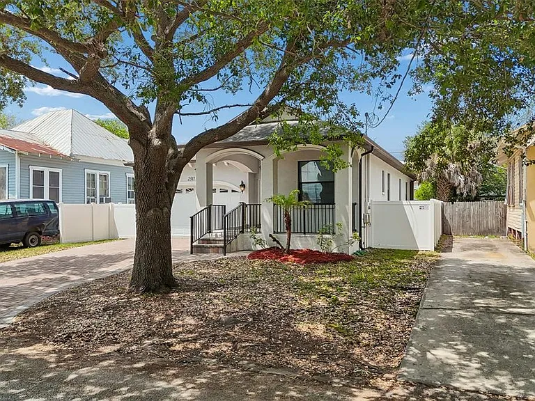 2311 W Aileen St — Photo 34