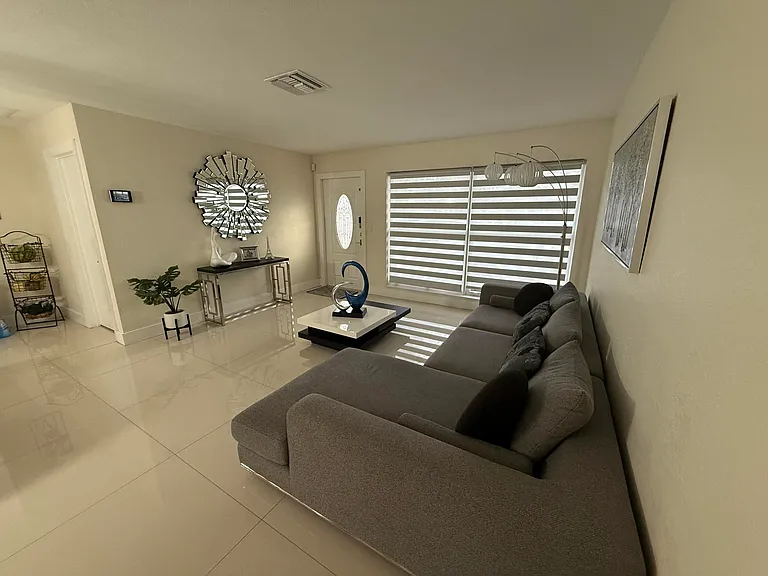 3139 Egremont Dr — Photo 4