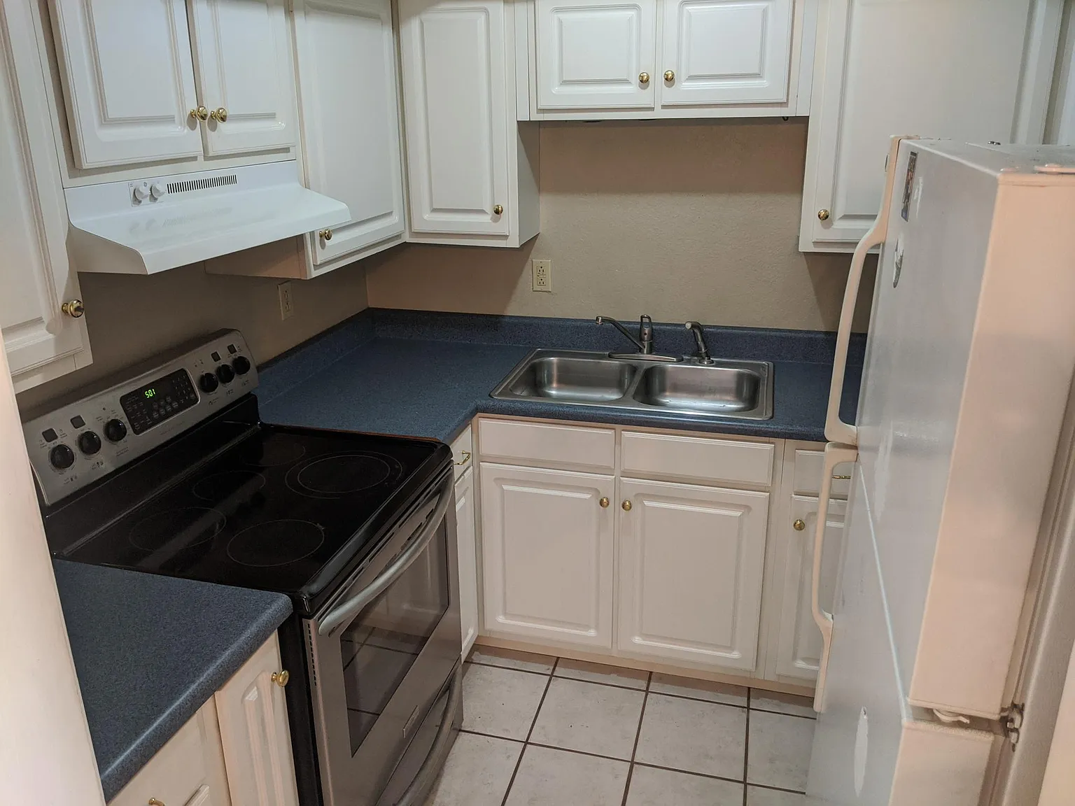 2 bed, 1.5 bath, 1142 sqft, $1,200 — Photo 3