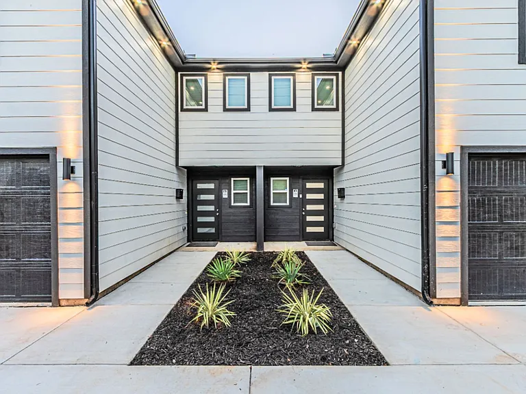 3513 Cleveland St — Photo 2