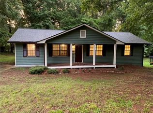 950 Honeysuckle Trl, Winder, GA 30680