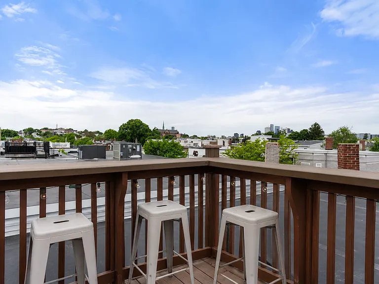 639 E 7th St #3 — Photo 13