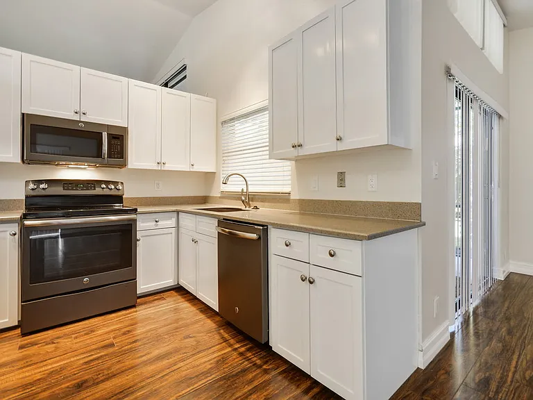 21020 Woodspring Ave — Photo 4
