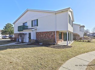 433 Harrison Ct, Vernon Hills, IL 60061