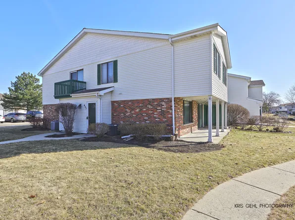 433 Harrison Ct, Vernon Hills, IL 60061