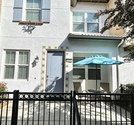 3rd image of 40380 Calle Real