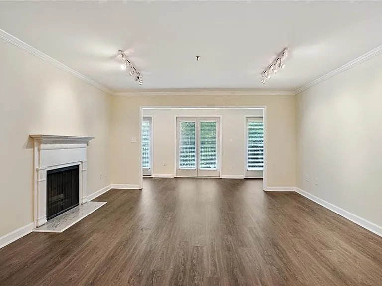 3203 Lenox Rd NE #6 — Photo 1