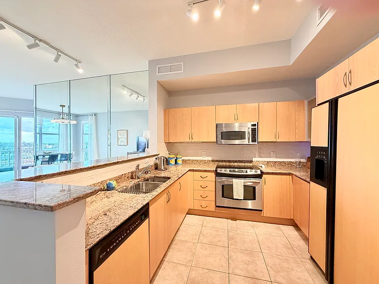 804 E Windward Way #Penthouse 15 — Photo 24