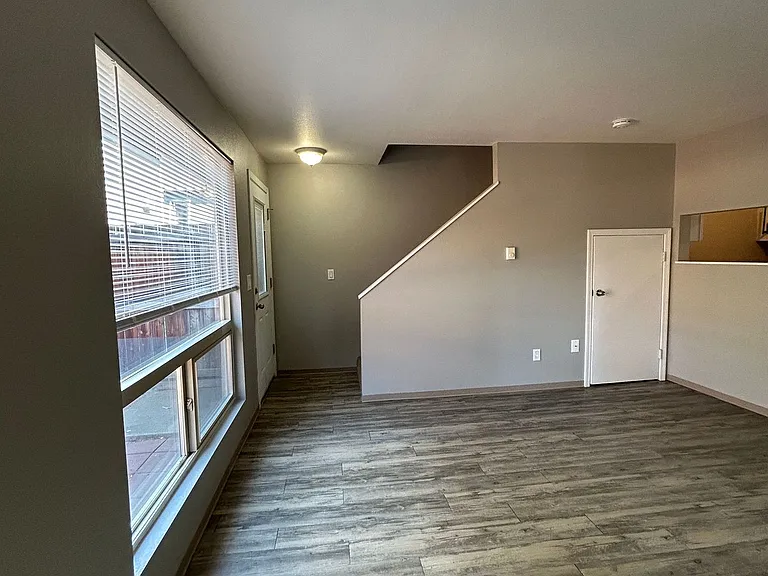 1516 N Brook Ct — Photo 3