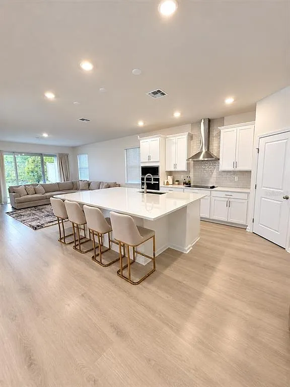 4 bed, 3.5 bath, 2688 sqft, $3,700 — Photo 2