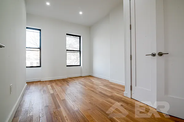 Rented by EXR | media 5