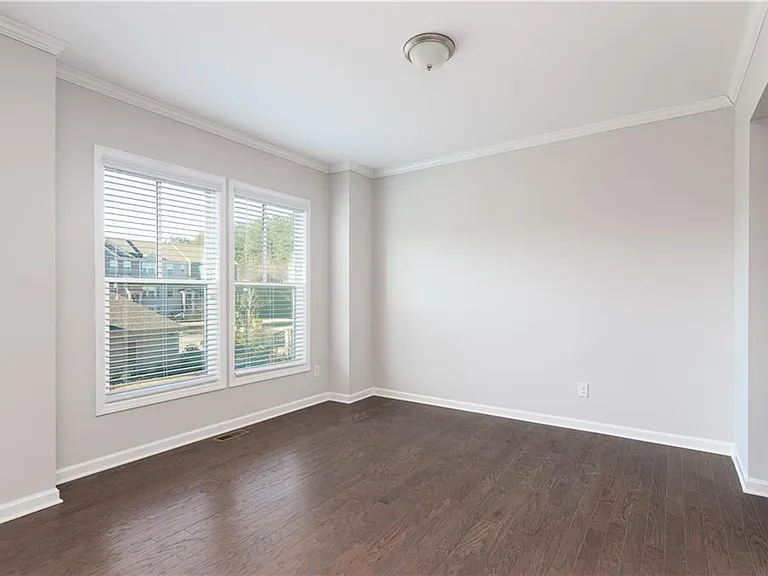 770 Sunset Park Dr — Photo 6
