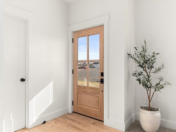 4th image of 25741 Westfield Ln