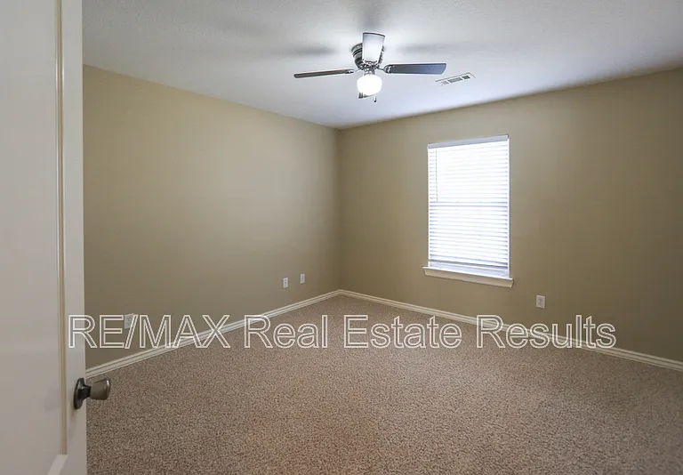6303 S 37th St — Photo 27