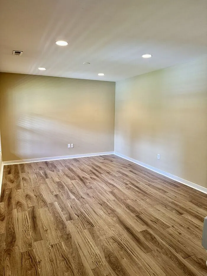 4 bed, 2.0 bath, 1468 sqft, $2,395 — Photo 4