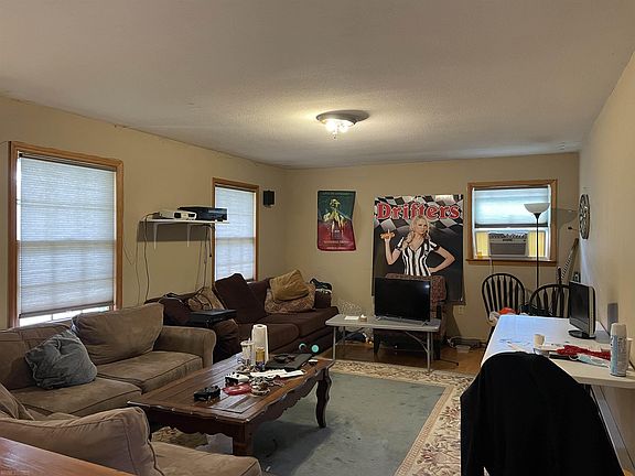 3rd image of 516 College View Dr