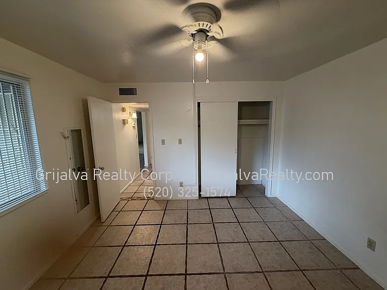 3946 N Stone Ave — Photo 6