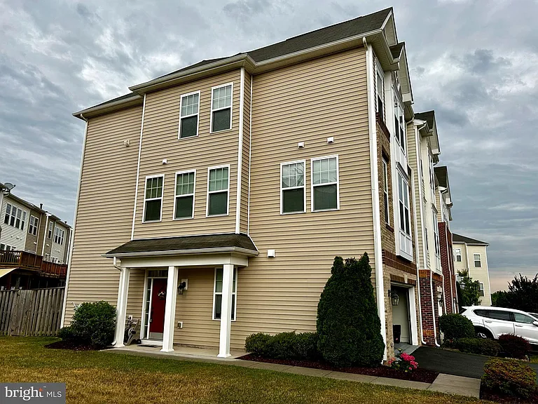 43453 Rickenbacker Sq — Photo 3