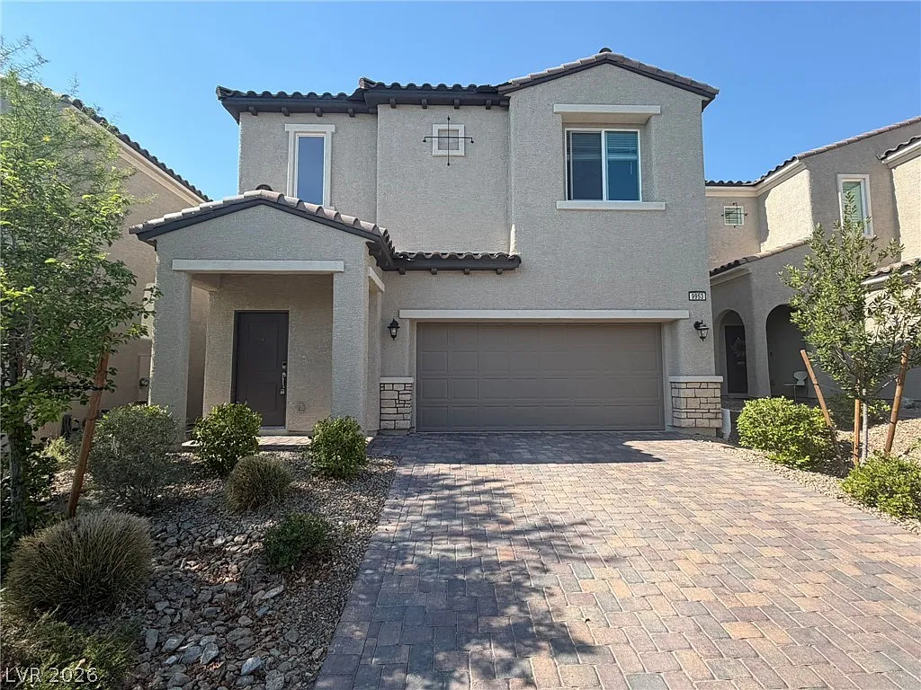 3 bed, 2.5 bath, 2054 sqft, $2,300 — Photo 1