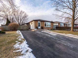 58 Lambert St, Hamilton, ON L8V4N7