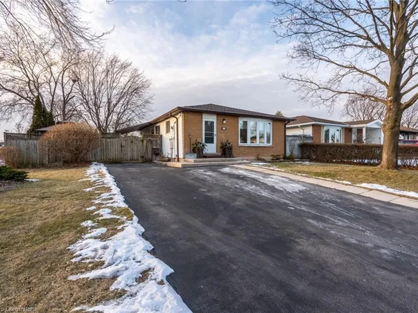 58 Lambert St, Hamilton, ON L8V 4N7