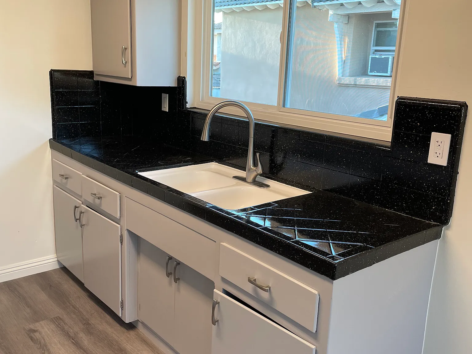 2 bed, 830 sqft, $2,395 — Photo 2