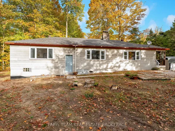 14 Chez Nous Ave, Tiny, ON L9M 0H5