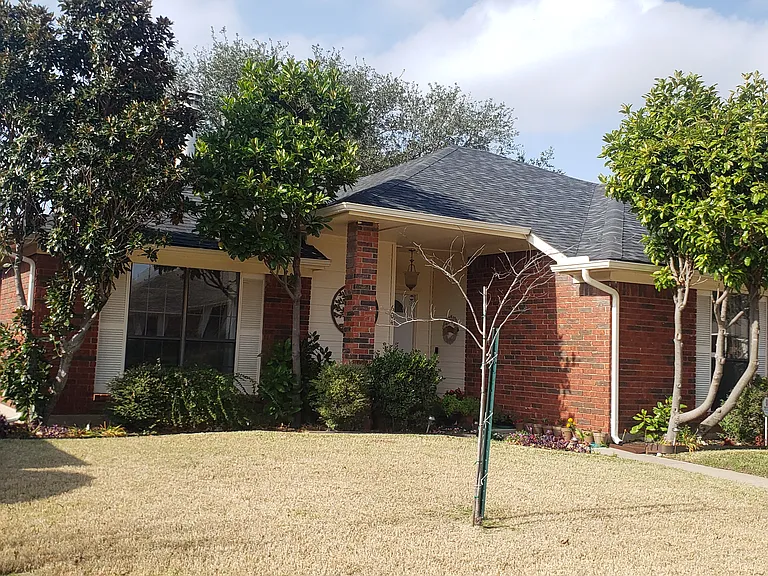 604 Bluebonnet Dr — Photo 2