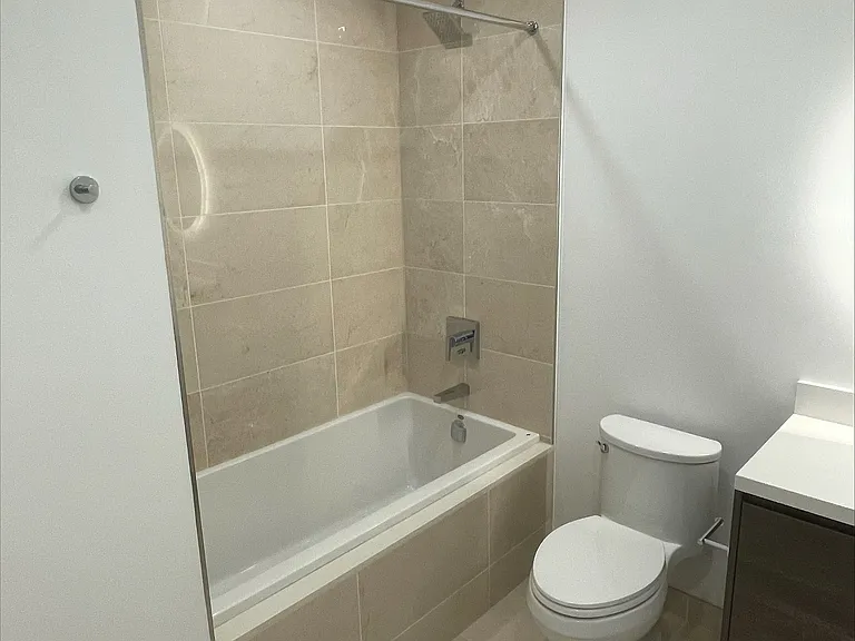 50 Scollard St #504 — Photo 8