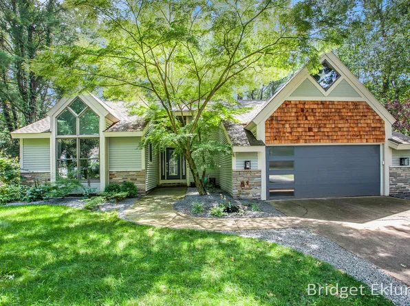 16240 Baird Dr, Spring Lake, MI 49456