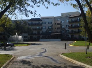 6700 S Brainard Ave APT 102, Countryside, IL 60525