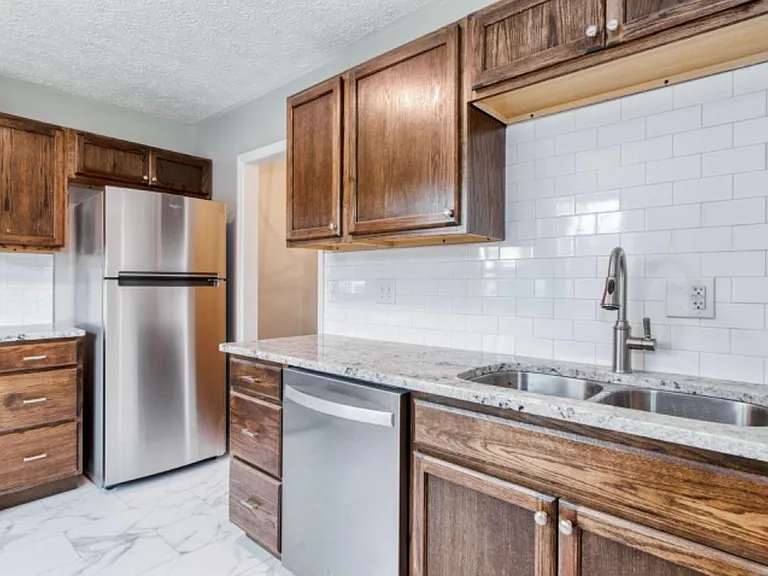 247 Lester Pl — Photo 4