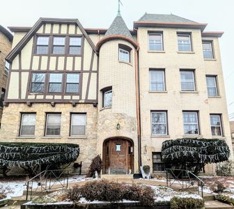 7454 N Hoyne Ave APT 2N, Chicago, IL, 60645