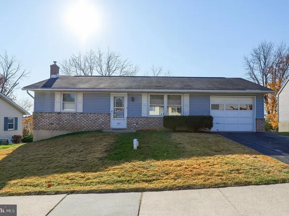 242 Boomerang Dr, Ephrata, PA 17522