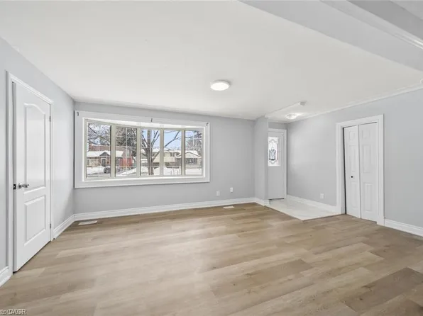 40 Donald St, Kitchener, ON N2B 3G5