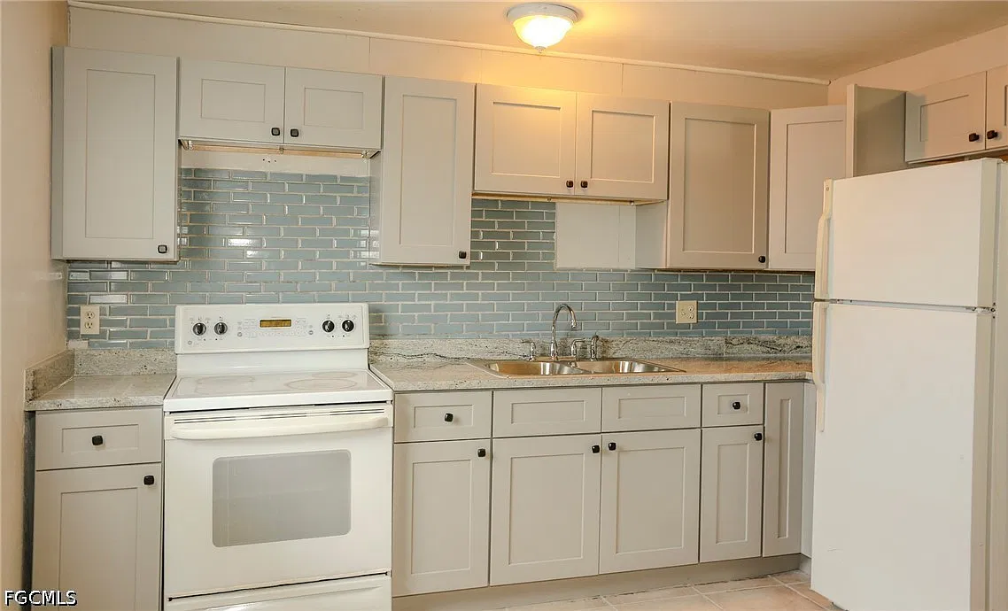 2 bed, 1.0 bath, 920 sqft, $1,300 — Photo 1