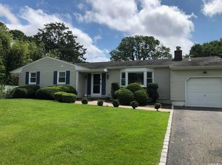 8 Ande Ct, Blue Point, NY 11715