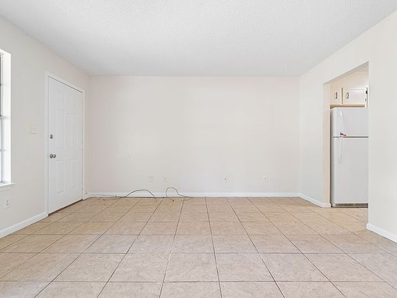 4th image of 5093 Yacht Harbor Cir #B