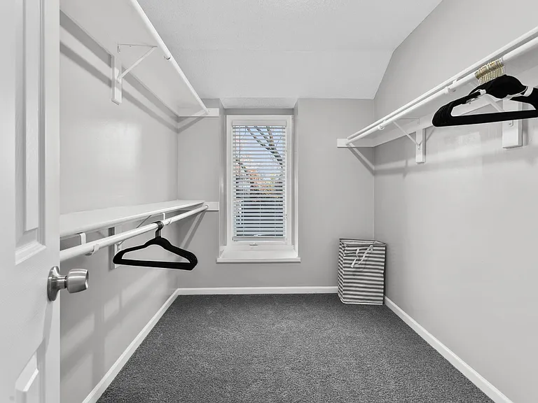 9406 Hall Dr — Photo 17