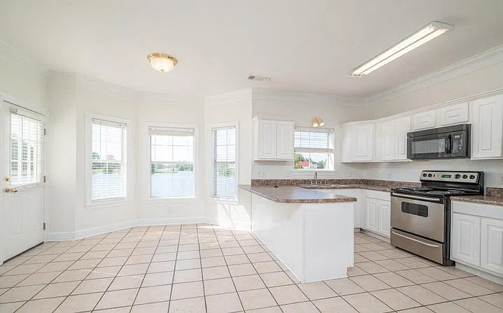 4 bed, 4.5 bath, 1769 sqft, $2,000 — Photo 3