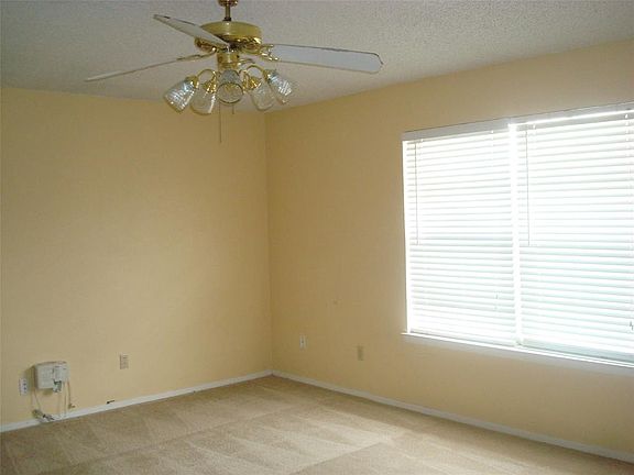 4th image of 707 Bluebonnet Dr