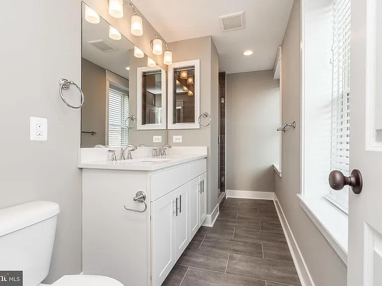 3729 Foster Ave — Photo 17