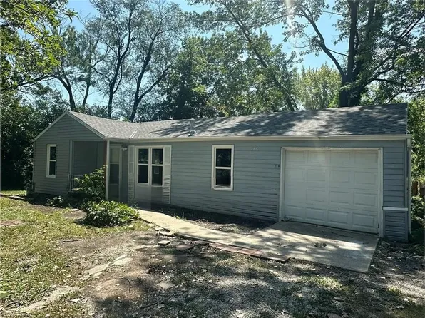 205 SE 16th St, Lees Summit, MO 64081